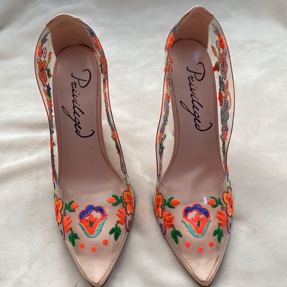 Privileged | Clear Floral Camellia Heels 7 - Picture 3 of 5